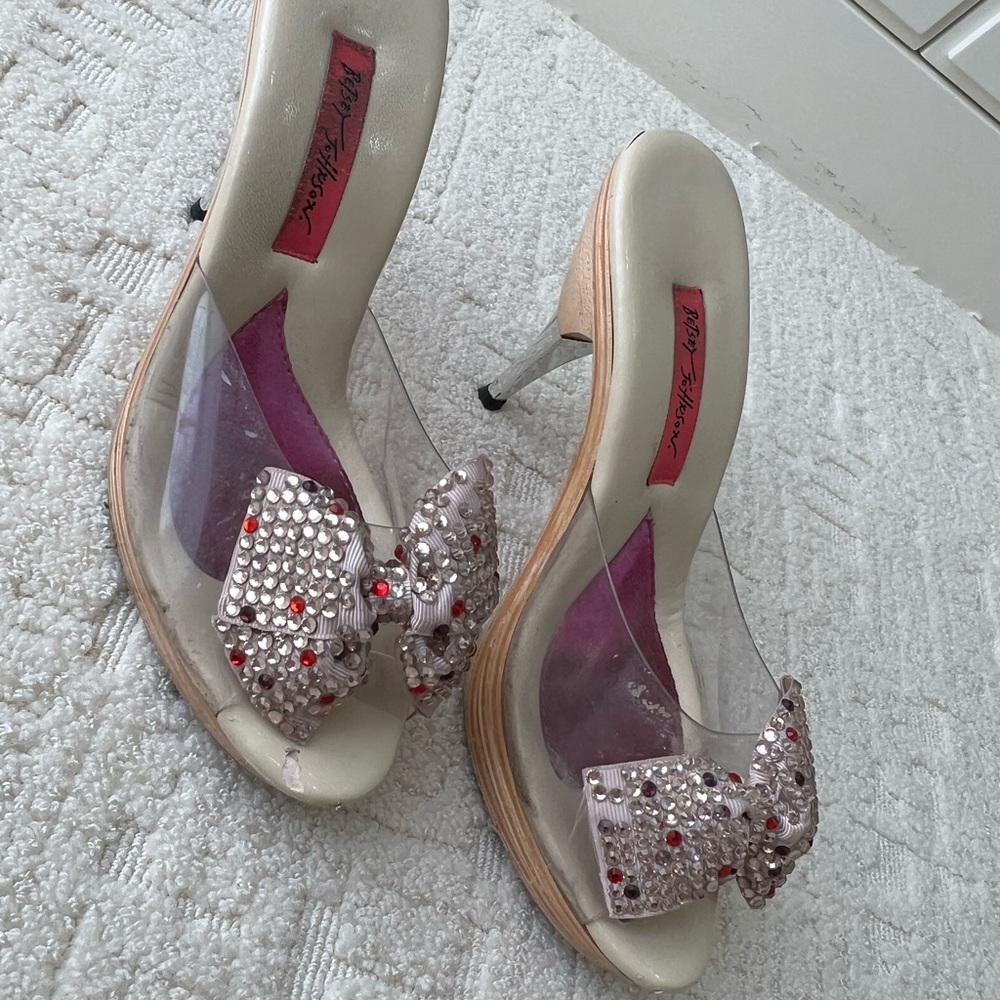 Betsey Johnson Polly bow heels